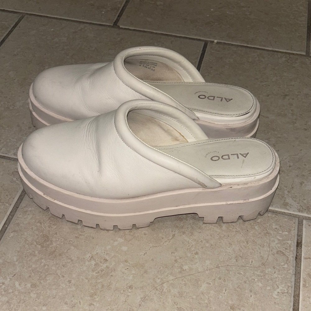 ALDO Women's White Slip-On Clogs chunky heals size 8 woman’s
